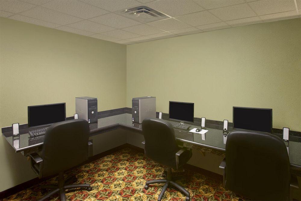 הובס Sleep Inn & Suites מתקנים תמונה