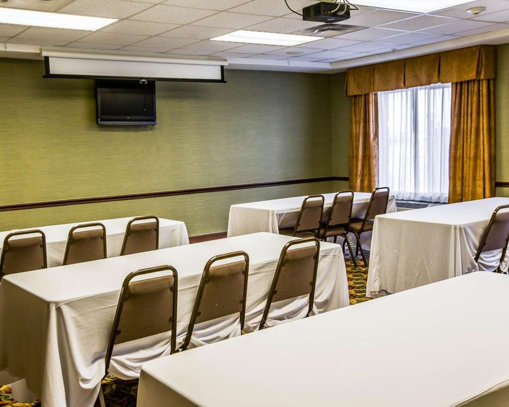 הובס Sleep Inn & Suites מתקנים תמונה